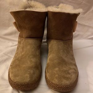 UGG boots s/n 1012503with tweed band around sole